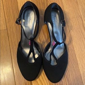 New black pumps size 8W